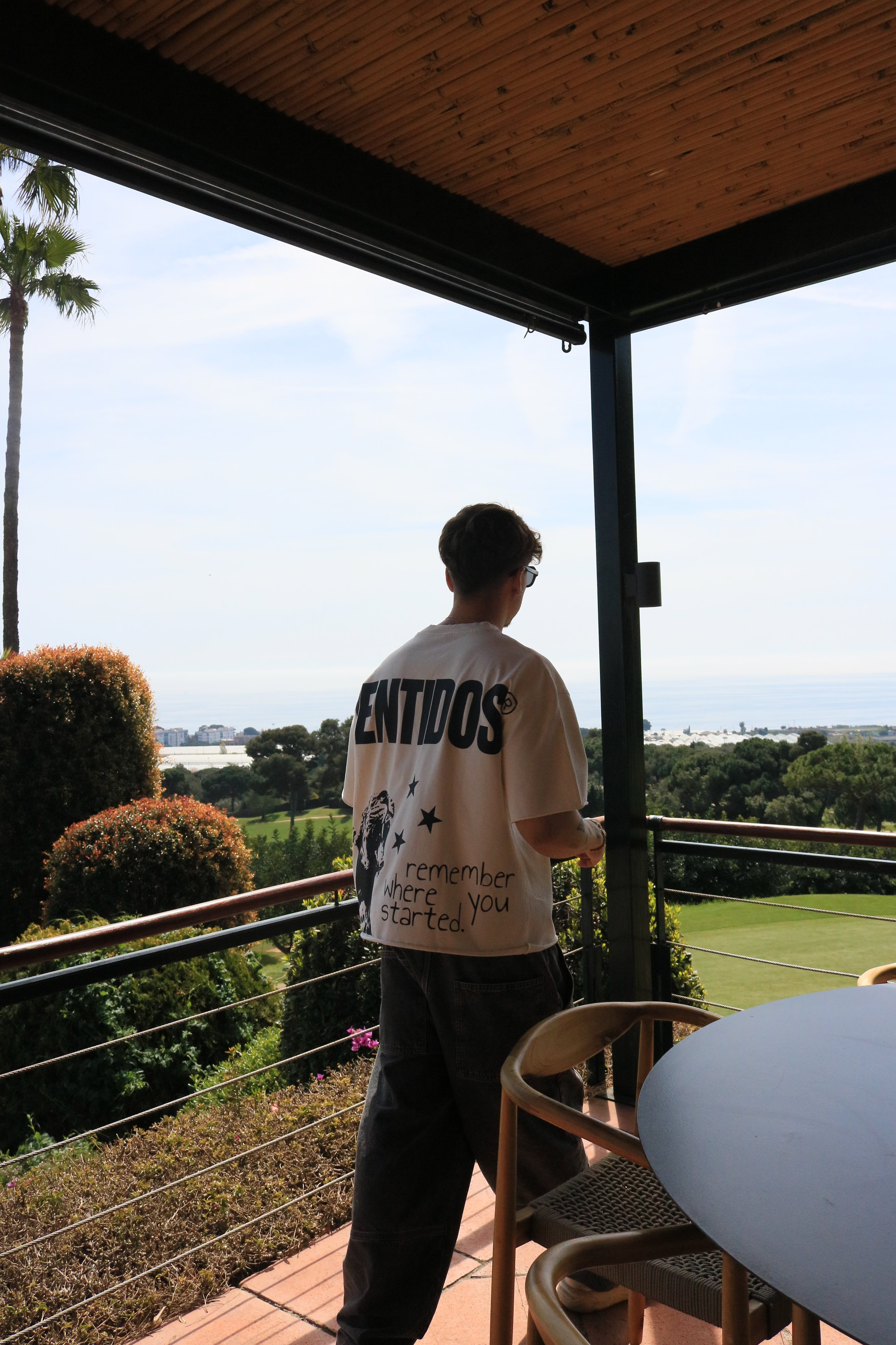 Camiseta oversize White Leopard 100% algodón edición limitada 100 unidades Sentidos Barcelona streetwear