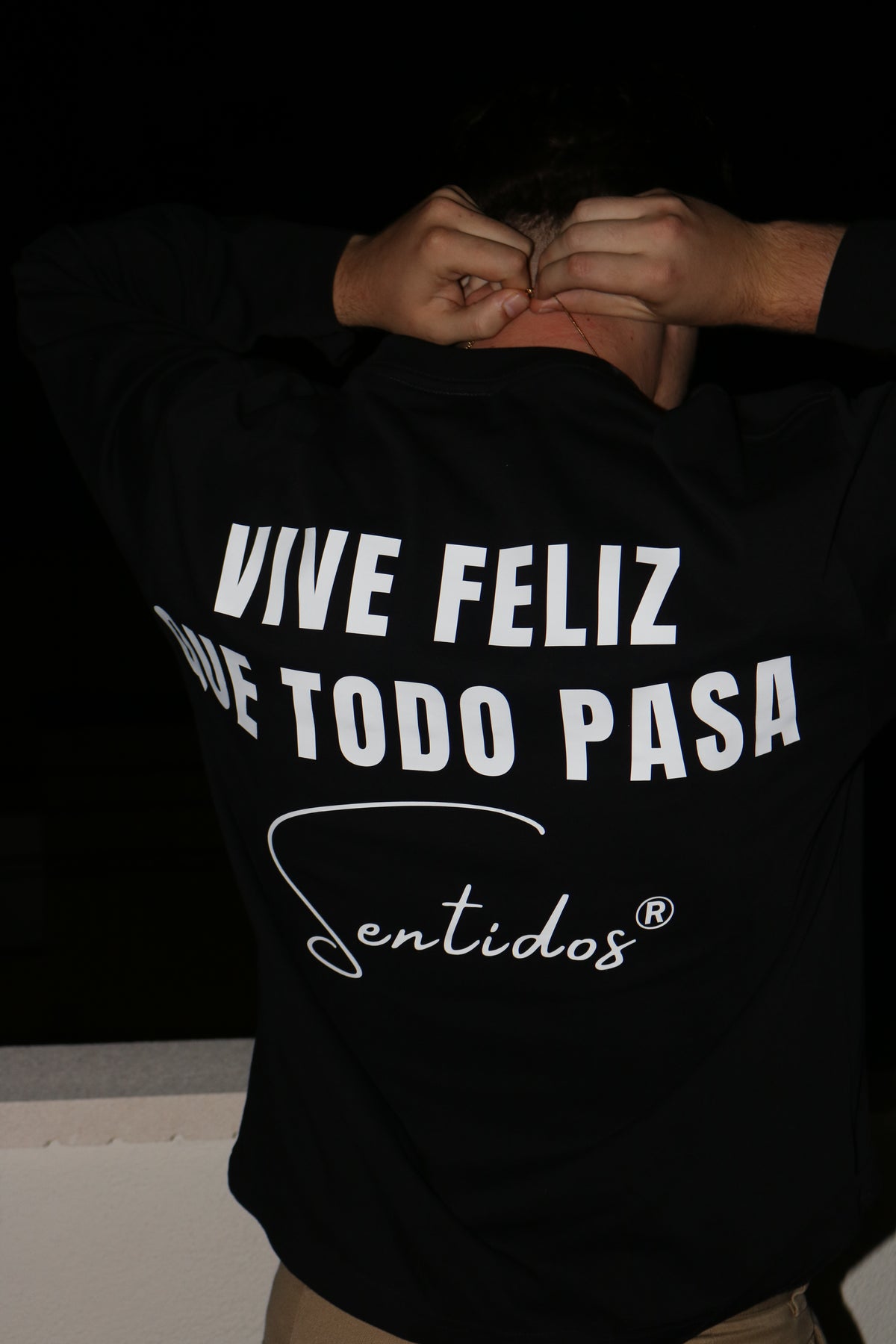 CAMISETA VIVE FELIZ QUE TODO PASA - LONGSLEEVE