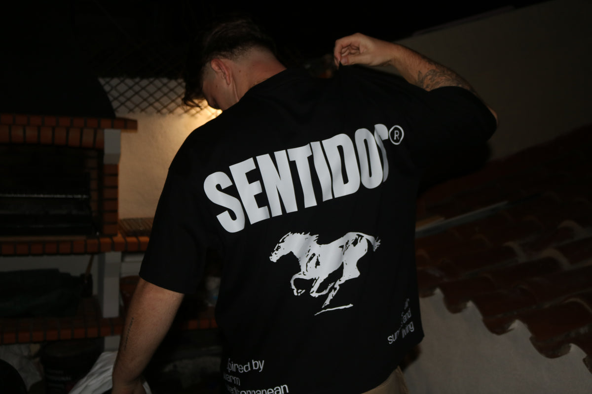 BLACK HORSE T-SHIRT