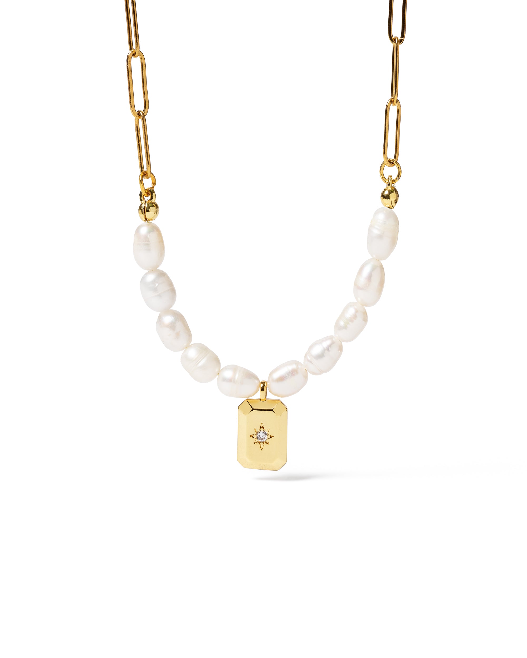 DELICATE PEARL NECKLACE