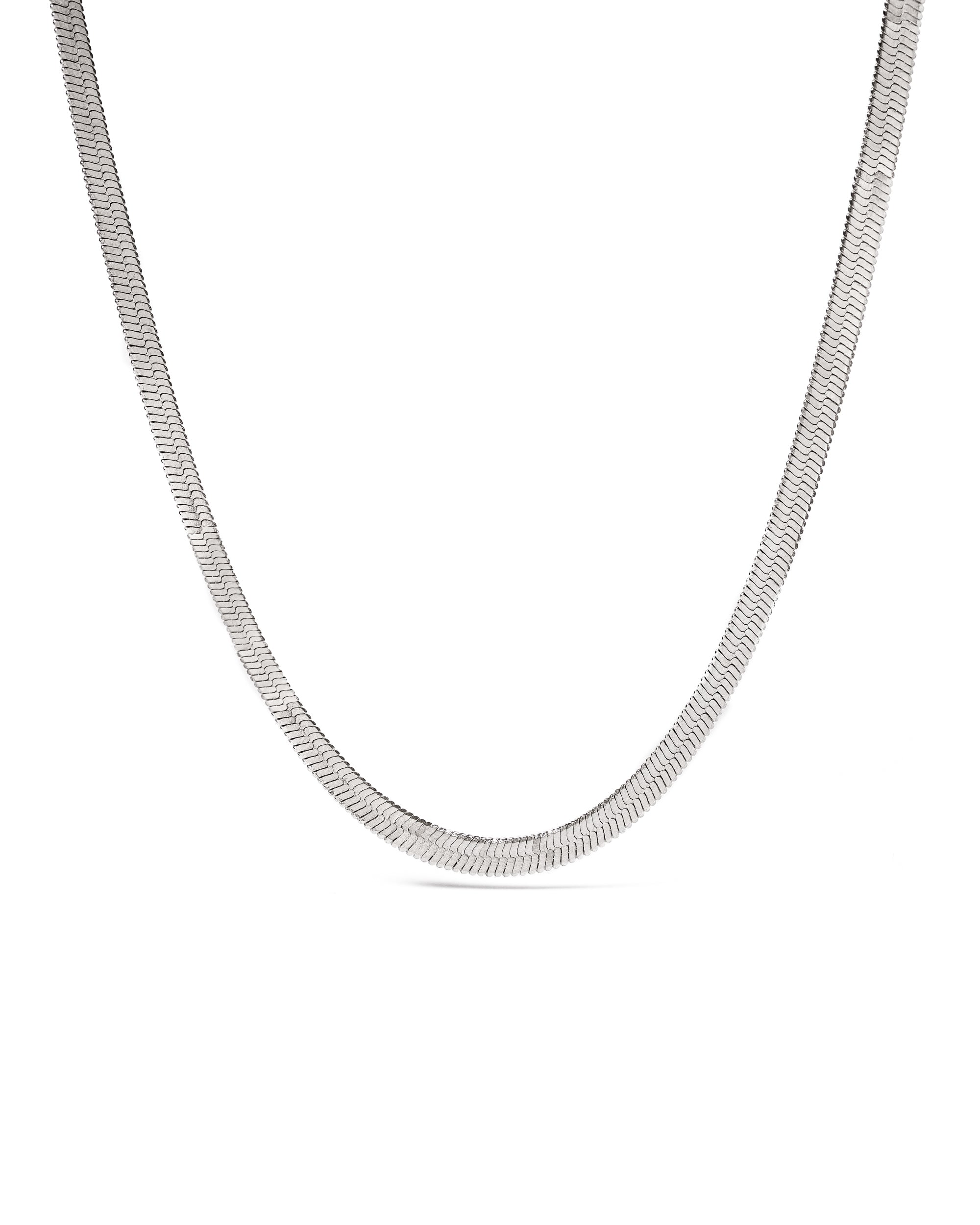 FEATURE SILVER NECKLACE