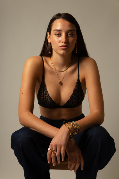 FEATURE GOLD NECKLACE
