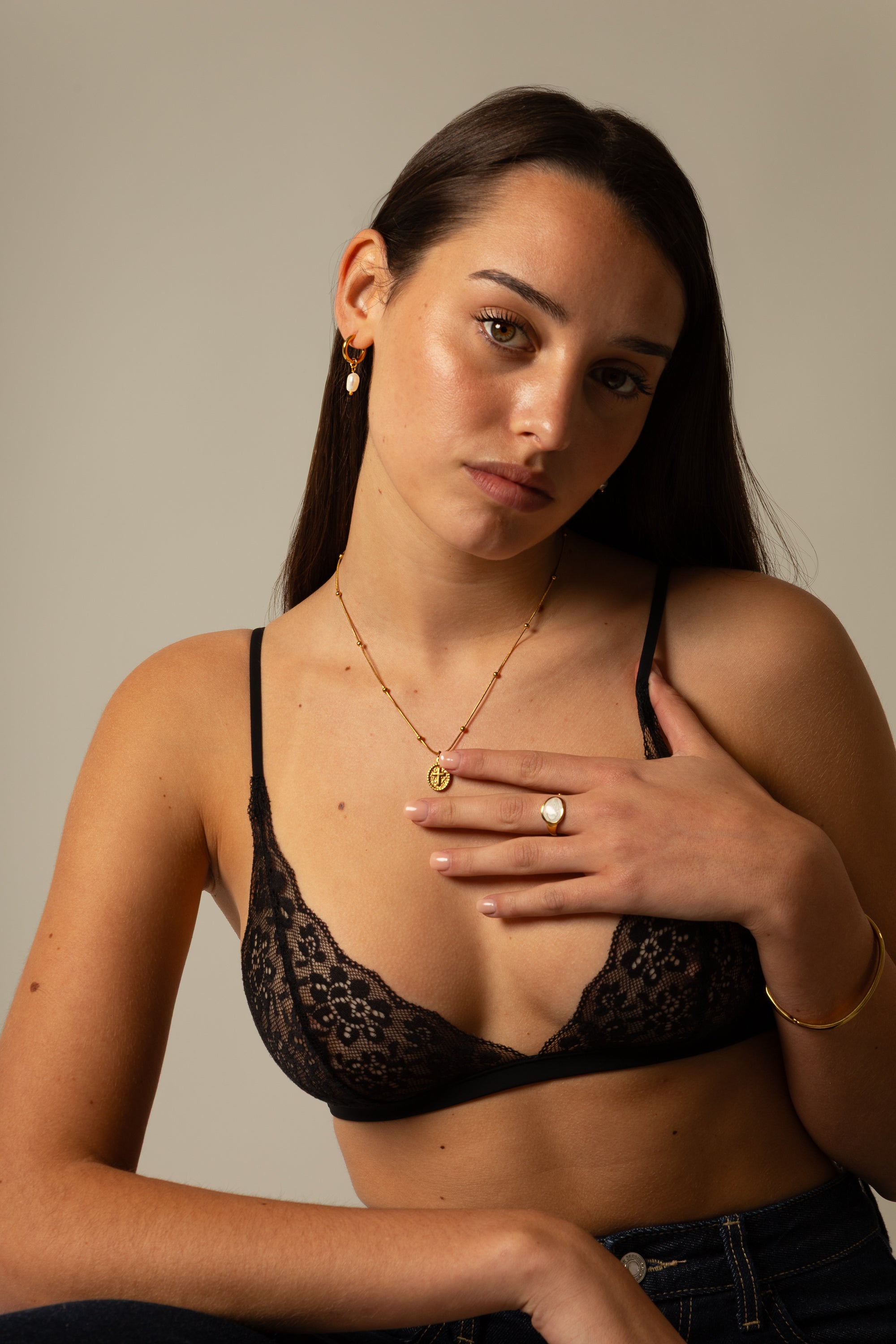 DAINTY GOLD NECKLACE